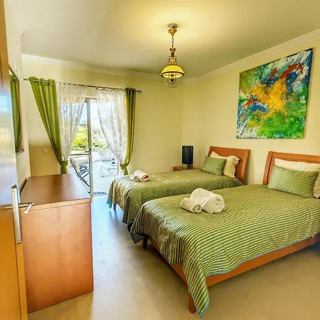 Quintaloes, 5 Mins From Old Town * Албуфейра