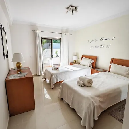 Сasa de vacaciones Quintaloes, 5 Mins From Old Town Albufeira