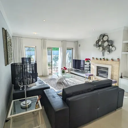 Quintaloes, 5 Mins From Old Town Албуфейра