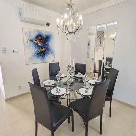 Quintaloes, 5 Mins From Old Town Будинок відпочинку Албуфейра