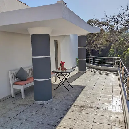 Quintaloes, 5 Mins From Old Town Будинок відпочинку