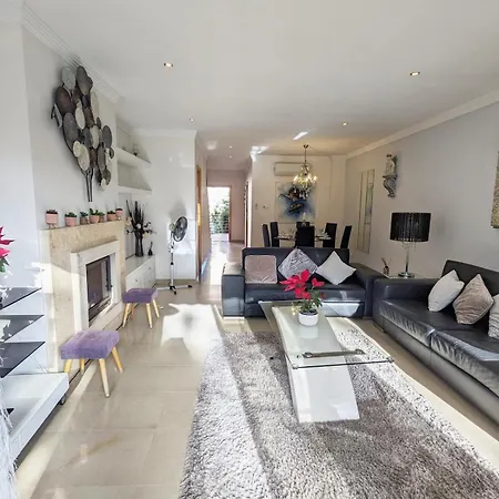 Quintaloes, 5 Mins From Old Town Semesterbostad *