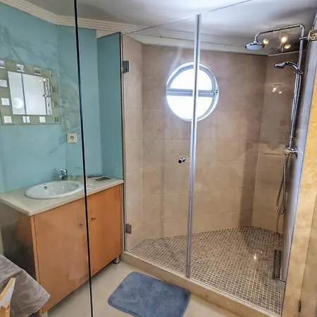 Semesterbostad Quintaloes, 5 Mins From Old Town