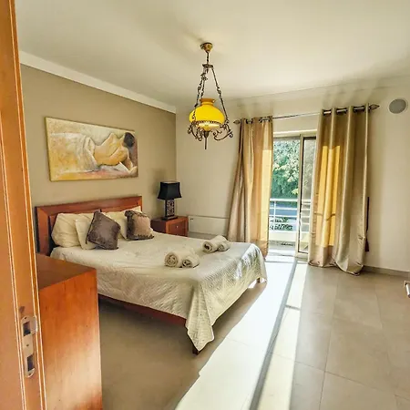 Quintaloes, 5 Mins From Old Town Holiday home Albufeira