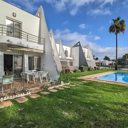 Quintaloes, 5 Mins From Old Town Holiday home